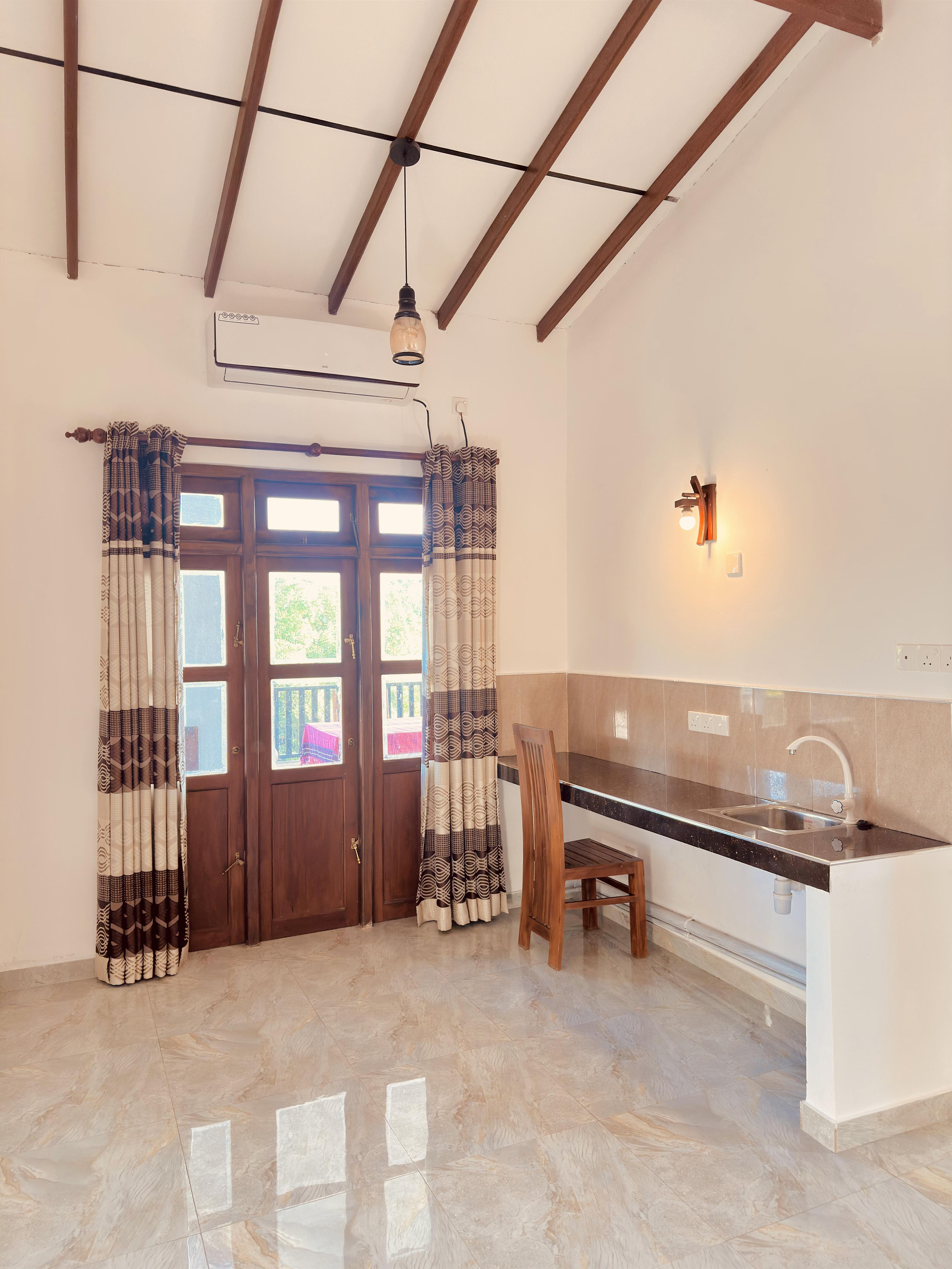 Double room with balcony image 3